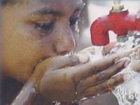 NIO_TOMANDO_AGUA