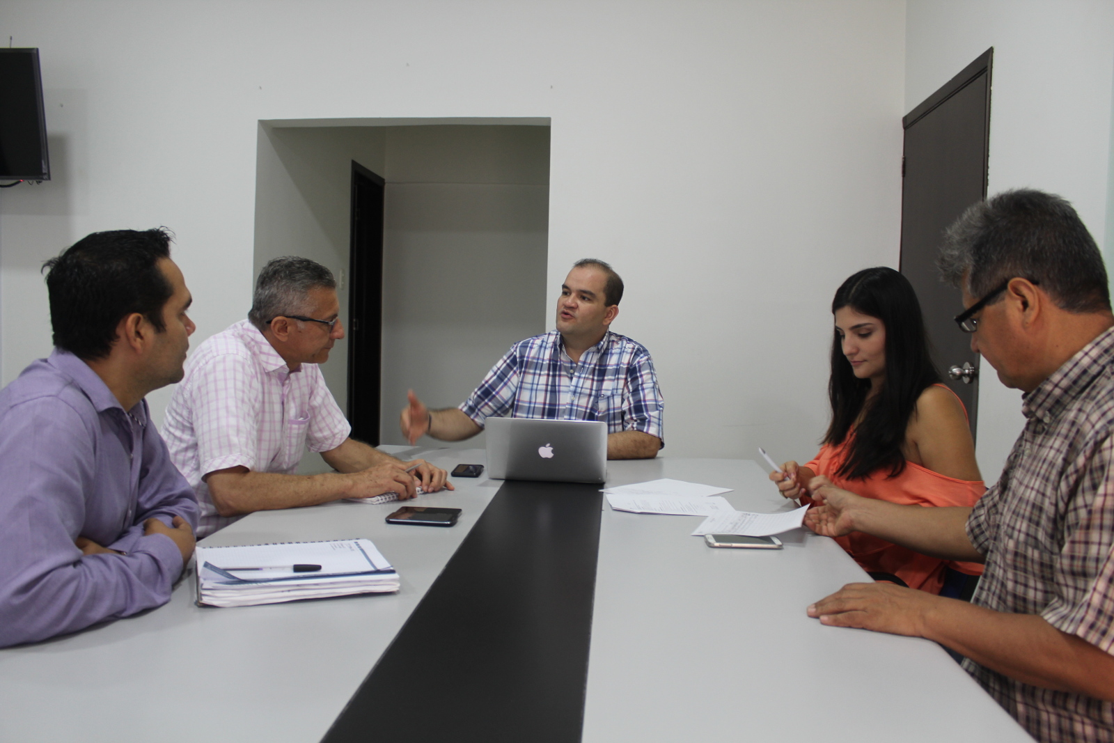 Gerente de Aguas del Huila y Alcalde de Iquira inician jornada de trabajo para realizar seguimiento al Plan Maestro de Acueducto y Alcantarillado